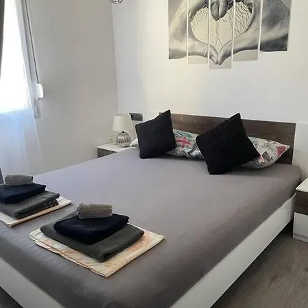 아파트 Apartmant Lightnes