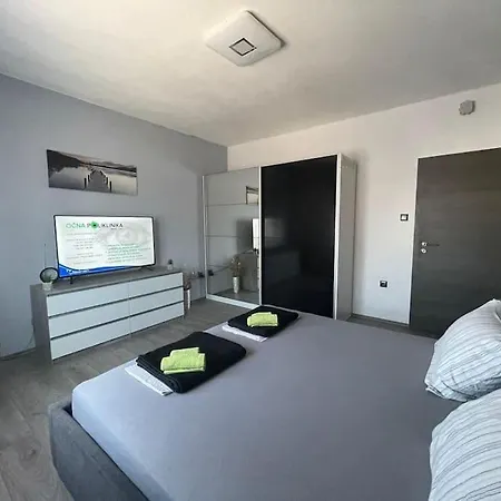아파트 Apartmant Lightnes *